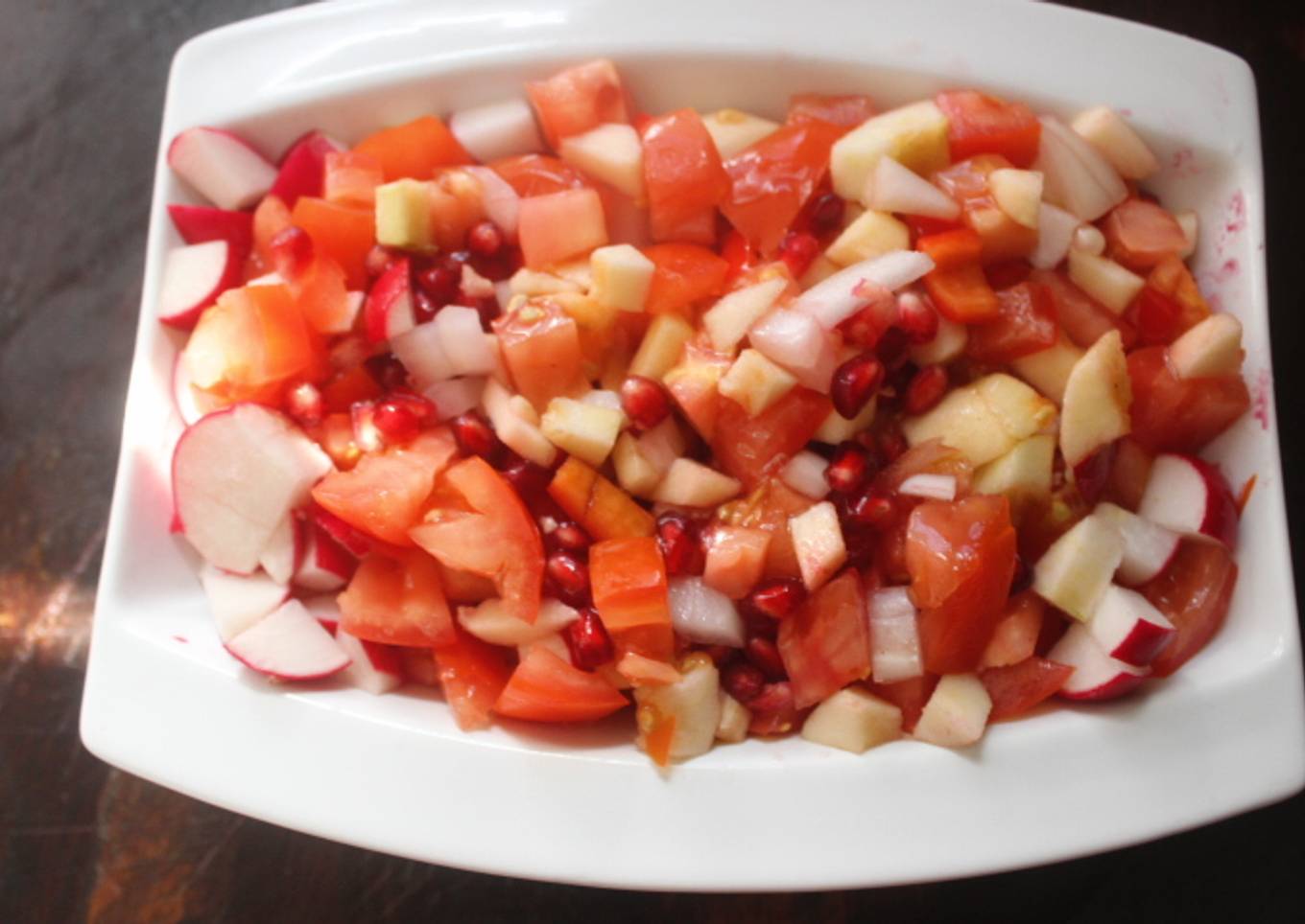 Pico de gallo con granada y rábanos