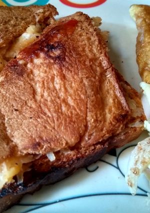 A picture of Sandwich and omelette.