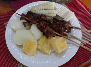 Una foto de Anticuchos Peruanos 🇵🇪