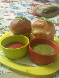 वड़ा पाव (Vada pav recipe in hindi) रेसिपी मुख्य फोटो