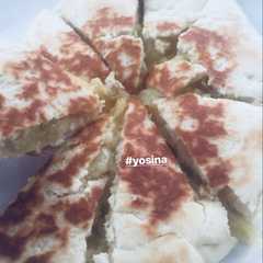 รูปของ Garlic cheese naan (roti ala india gitu 😜)