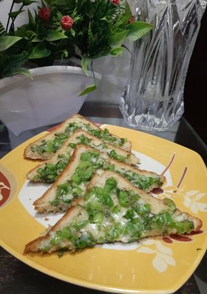 चिली चीज़ टोस्ट(Cilli cheese toast recipe in Hindi) रेसिपी मुख्य फोटो