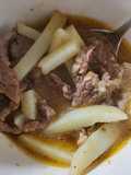 Papas con bistec en caldillo de jitomate