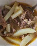 Papas con bistec en caldillo de jitomate
