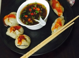 A picture of Chilli Chicken Momos/ Dimsums.