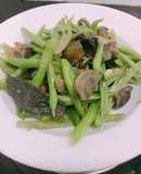 Đậu que xào lòng gà