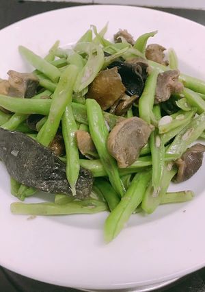 Hình của món Đậu que xào lòng gà.