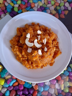 सूजी हलवा(suji halwa recipe in hindi) रेसिपी मुख्य फोटो