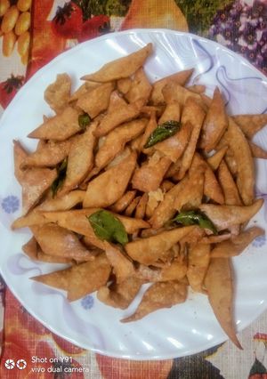 A picture of Delicious And Healthy Wheat Flour Namkeen.