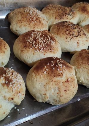 Una foto de Pancitos con queso rallado