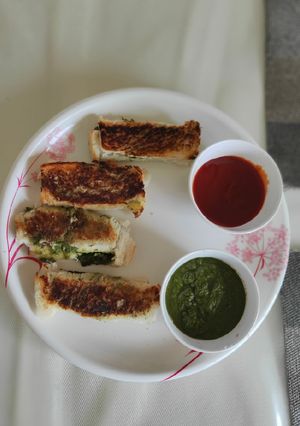 A picture of Bread panner roll with rajma.