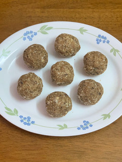 A picture of Dry fruits laddu.