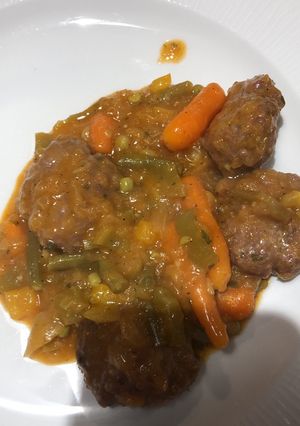 Una foto de Filetes rusos en salsa jardinera