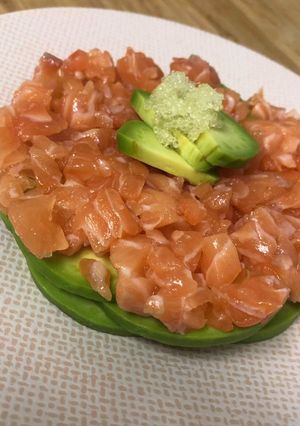 Une photo de Tartare saumon avocat