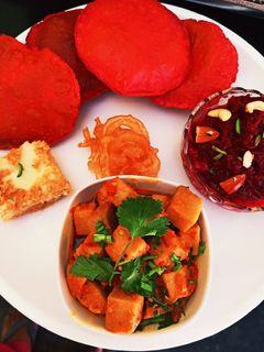 चुकंदर की पूरी (Chukandar ki puri recipe in hindi) रेसिपी मुख्य फोटो