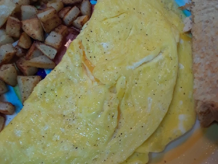 Easy Steps to Prepare Easy Cheese Omelet the Can Spoil the Tongue So Delicious