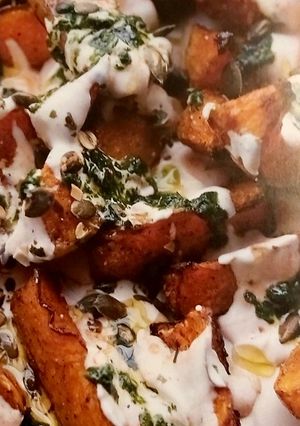 Zdjęcie przepisu DYNIA, JOGURT Z CHILI I SOS Z KOLENDRY.