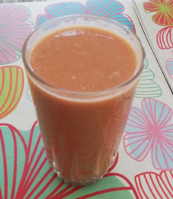 Una foto de Jugo de zanahoria, plátano y manzana