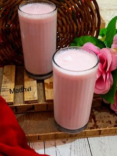 रोज़ मिल्क(rose milk recipe inndi recipe in hindi) रेसिपी मुख्य फोटो