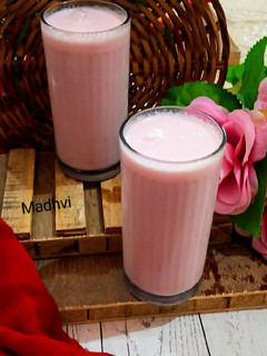 रोज़ मिल्क(rose milk recipe inndi recipe in hindi) रेसिपी मुख्य फोटो