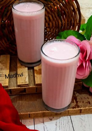 रोज़ मिल्क(rose milk recipe inndi recipe in hindi) रेसिपी मुख्य फोटो