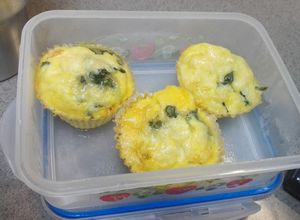 Una foto de Muffin de huevo con espinaca