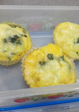 Una foto de Muffin de huevo con espinaca
