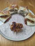 Masa filo rellenas, pollo, jamón, champi y bacon con pimientos