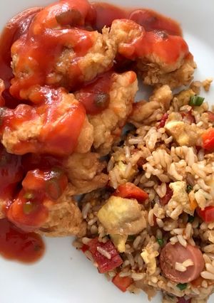 Una foto de Arroz integral con salchicha y cecina
