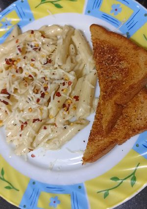 A picture of White Sauce Pasta.
