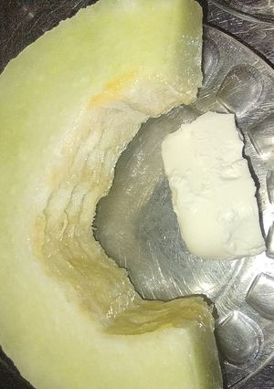 عکسی از دستور صبحانه، خربزه و پنیر