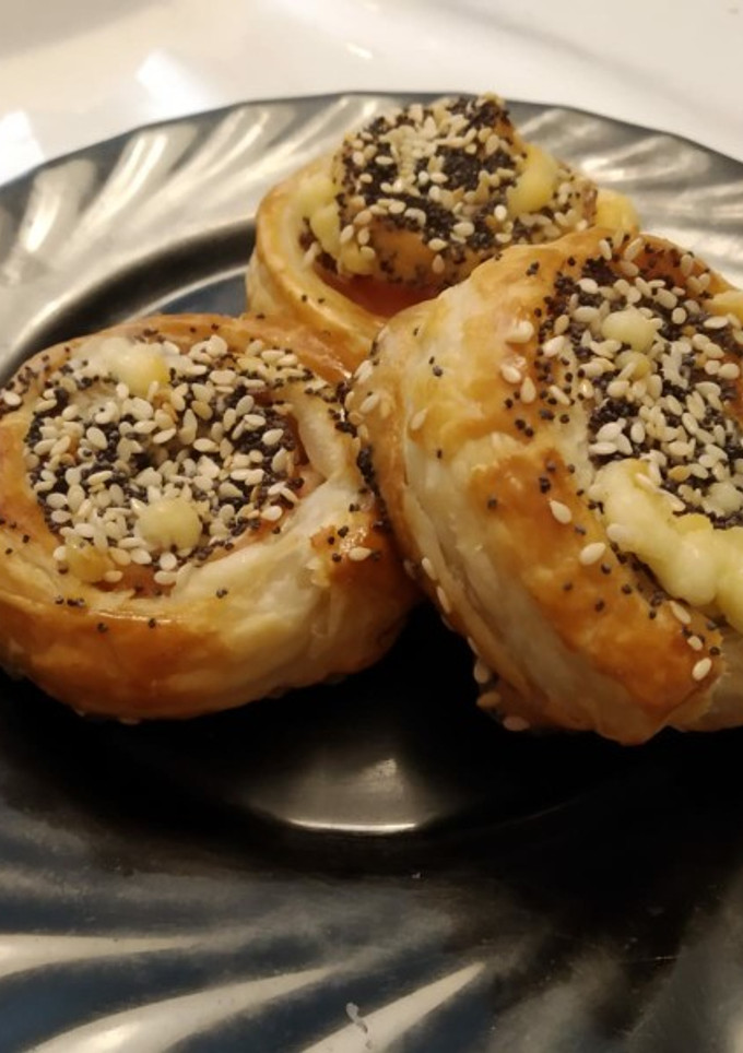 Una foto de Rollitos de salchicha, bacon y queso
