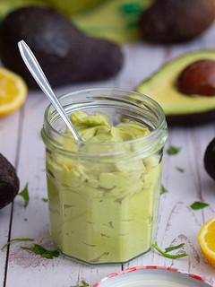 Una foto de Mayonesa de aguacate sin huevo