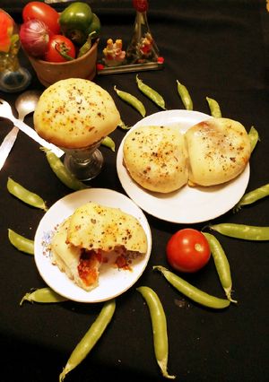 চিজি পিজ্জা বোম(Cheese Pizza Bomb recipe in Bengali) রেসিপির প্রধান ছবি