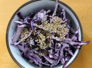Foto principal de Ensalada de col morada con mayonesa