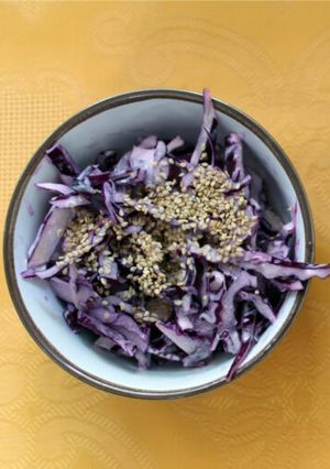 Una foto de Ensalada de col morada con mayonesa