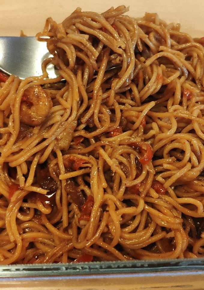 Una foto de Fideos chinos con gambas