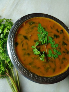 முருங்கை கீரை குழம்பு (murungai keerai kulambu recipe in Tamil) செய்முறை முக்கிய புகைப்படம்