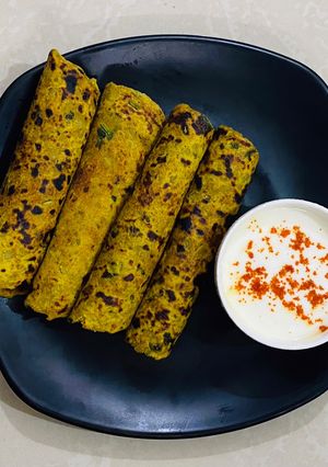કાચા કેળાંના થેપલા(Raw banana thepla recipe in Gujarati) રેસીપી મુખ્ય ફોટો