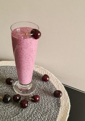 صورة لوصفة سموزي الكرز والتوت