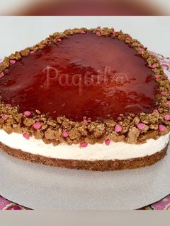 Una foto de Tarta de queso con confitura de fresa 🍓 y galleta integral de avena