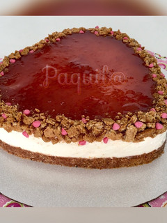 Una foto de Tarta de queso con confitura de fresa 🍓 y galleta integral de avena