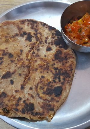 A picture of Gobhi paratha.