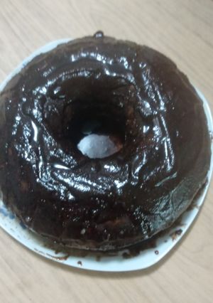 Una foto de Bizcochuelo Moka con salseado de chocolate