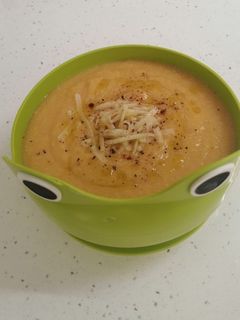 Una foto de Puré de calabacín, pollo y quesito