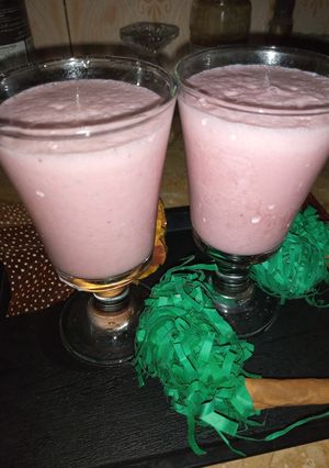A picture of Strawberry shake.