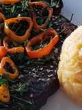 Carne con ajíes y perejil