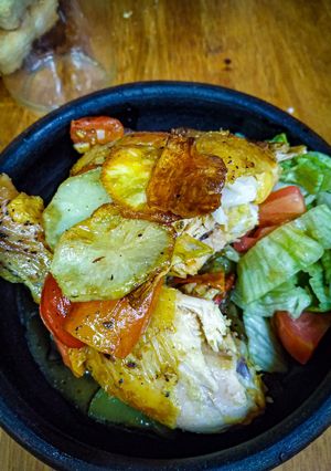 Una foto de Pollo con wok de vegetales