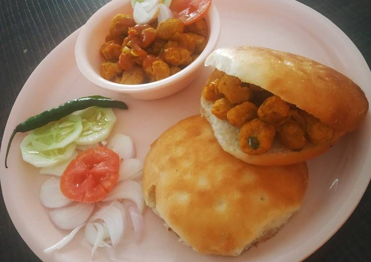 Steps to Prepare Super Quick Homemade Nutri kulcha soya chunks bun