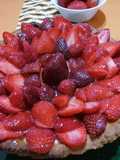 Crostata di fragole, con crema pasticcera,  e frolla all olio